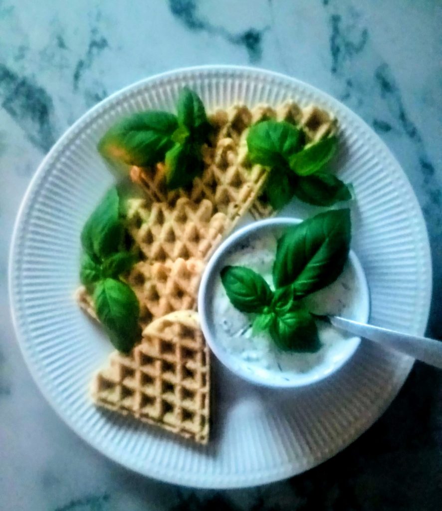 kirchererbsen waffeln mit kräuterquark