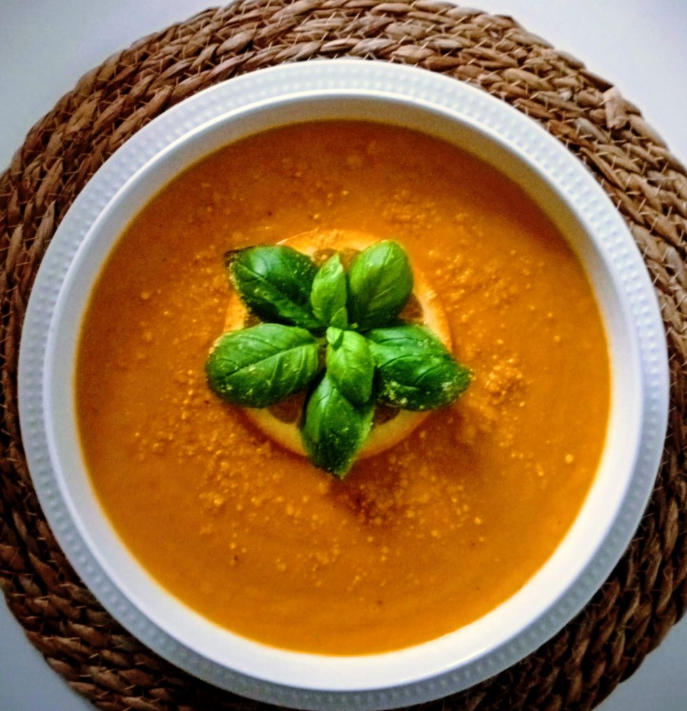 Orangen-Karotten-Suppe mit Ingwer und Kokosmilch orange karottensuppe